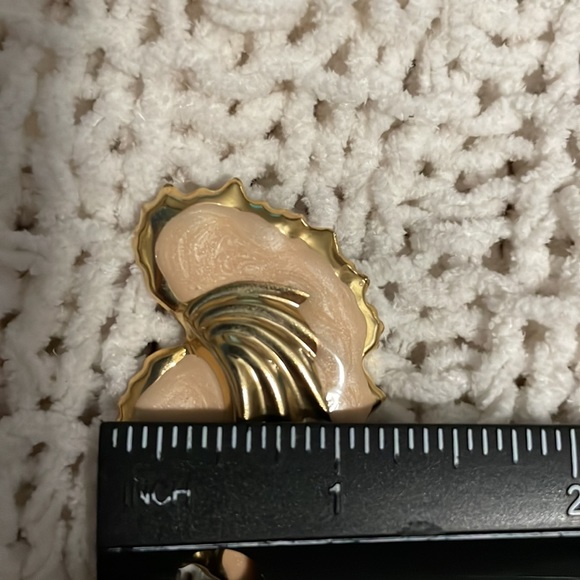 Vintage Leaf Earrings - Picture 7 of 8